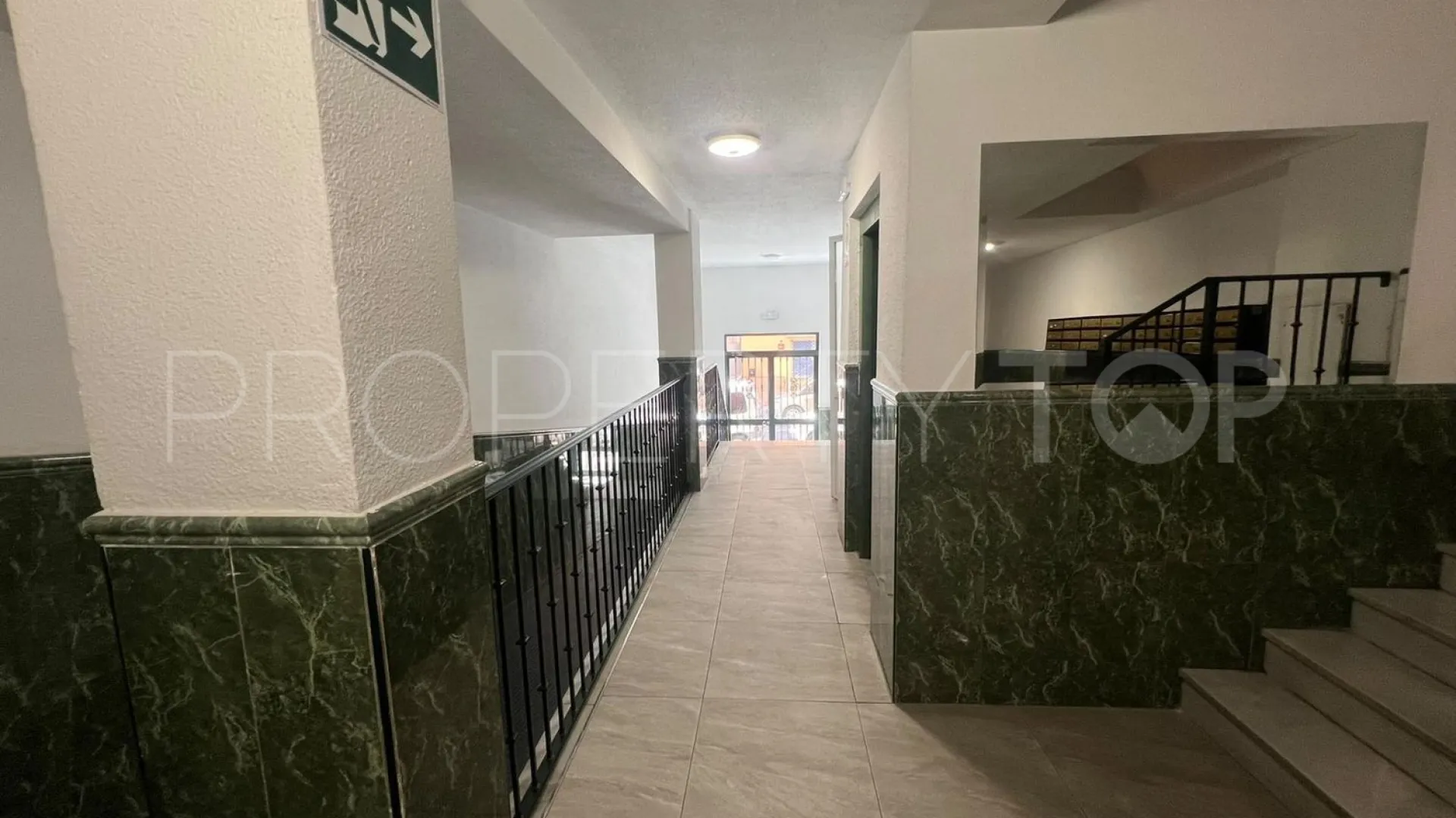 3 bedrooms Las Lagunas flat for sale