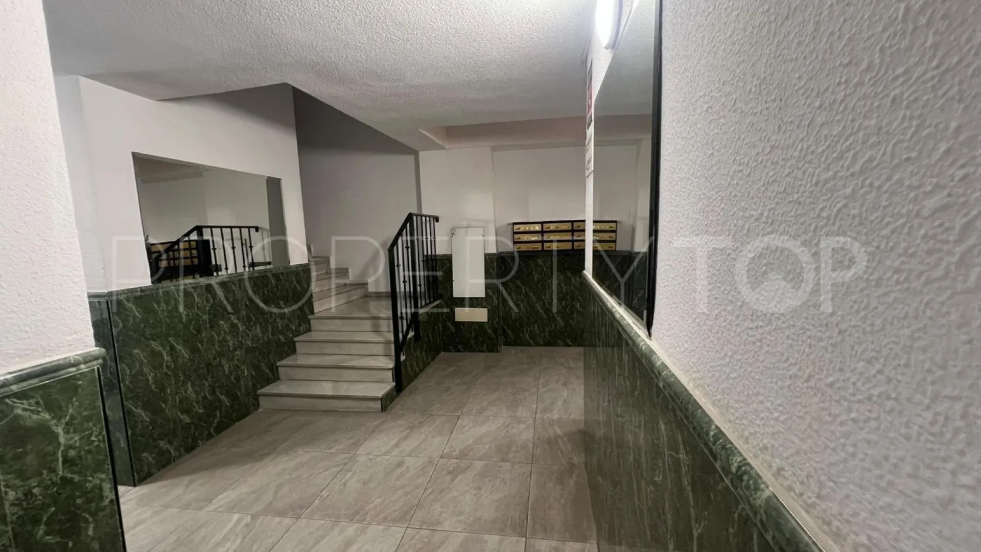 3 bedrooms Las Lagunas flat for sale