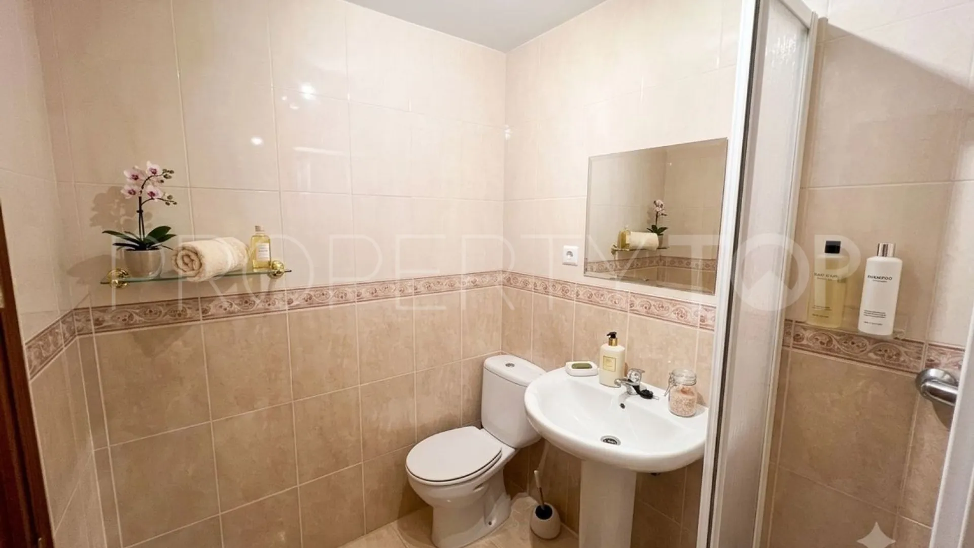 3 bedrooms Las Lagunas flat for sale