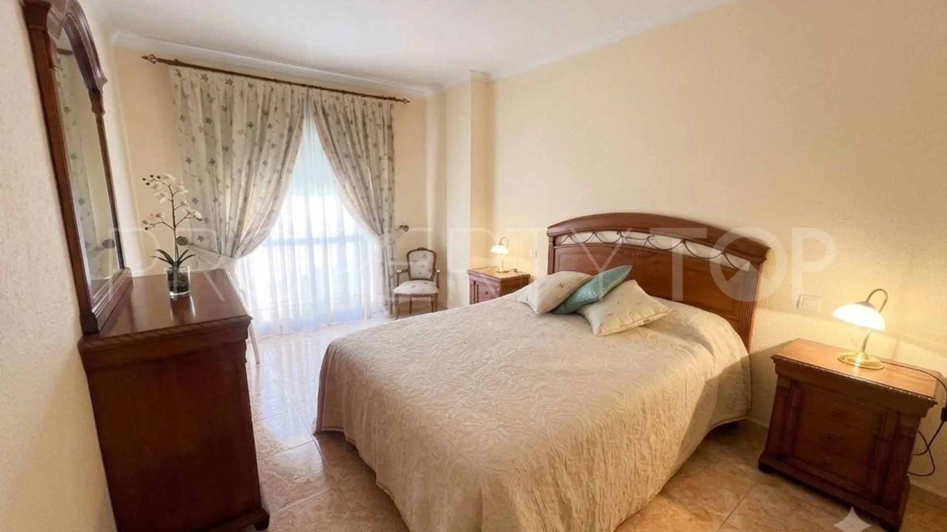 3 bedrooms Las Lagunas flat for sale