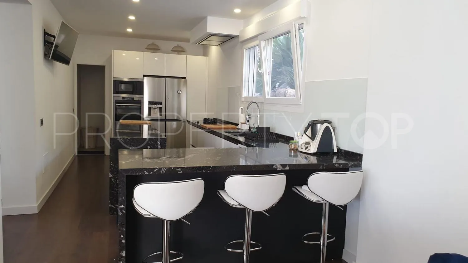 For sale 2 bedrooms country house in Coin