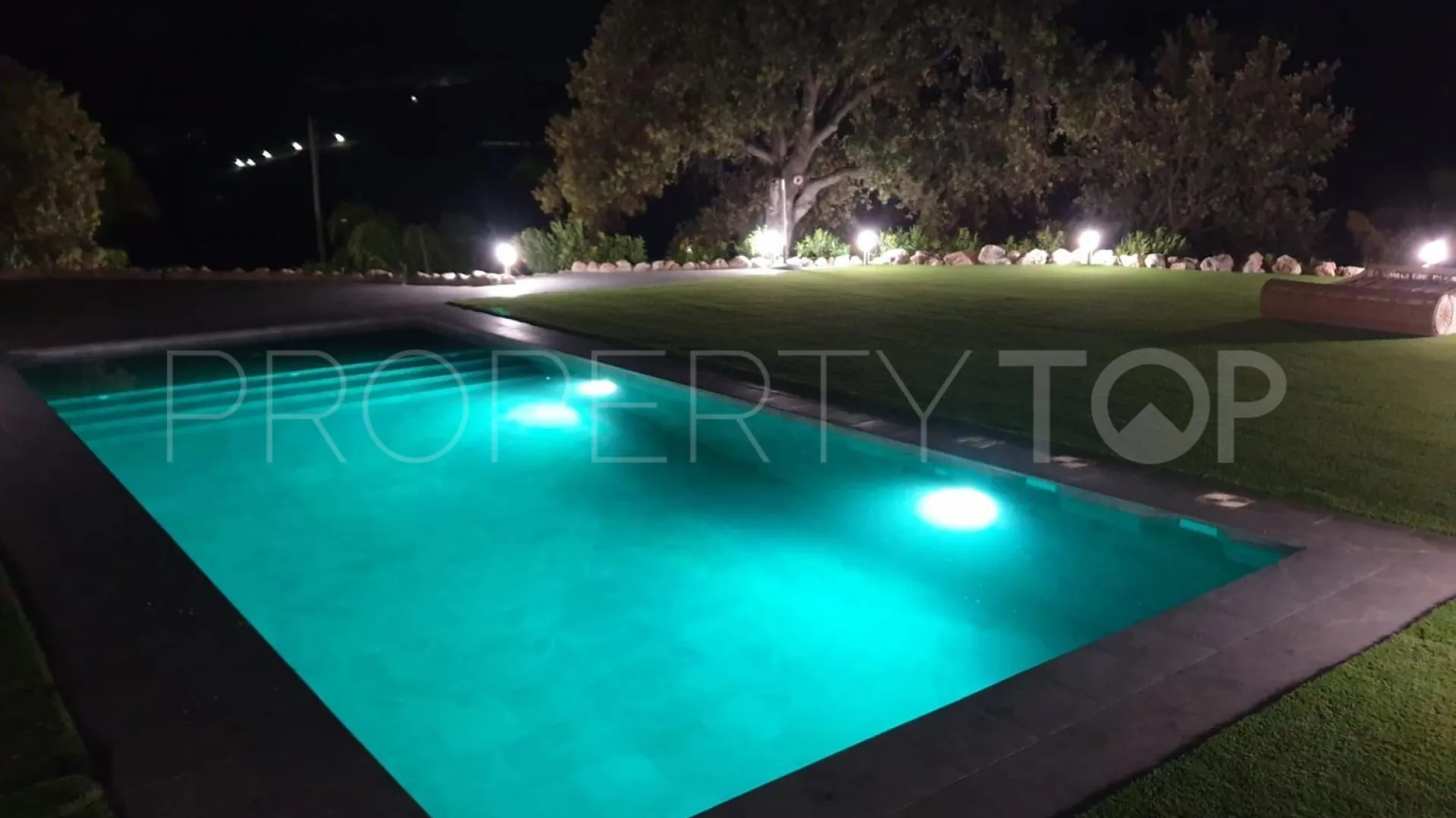 For sale 2 bedrooms country house in Coin