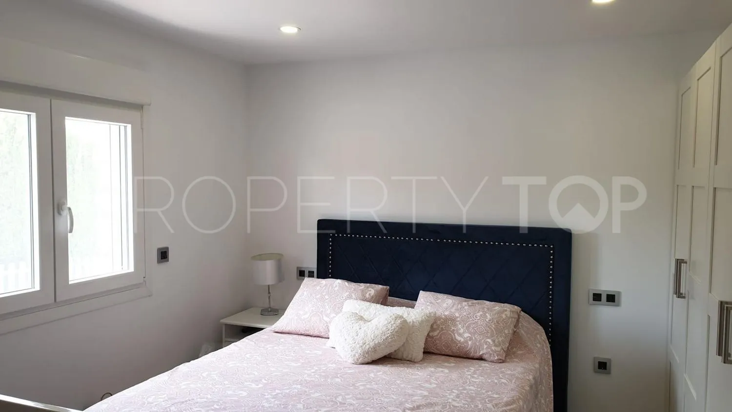 For sale 2 bedrooms country house in Coin