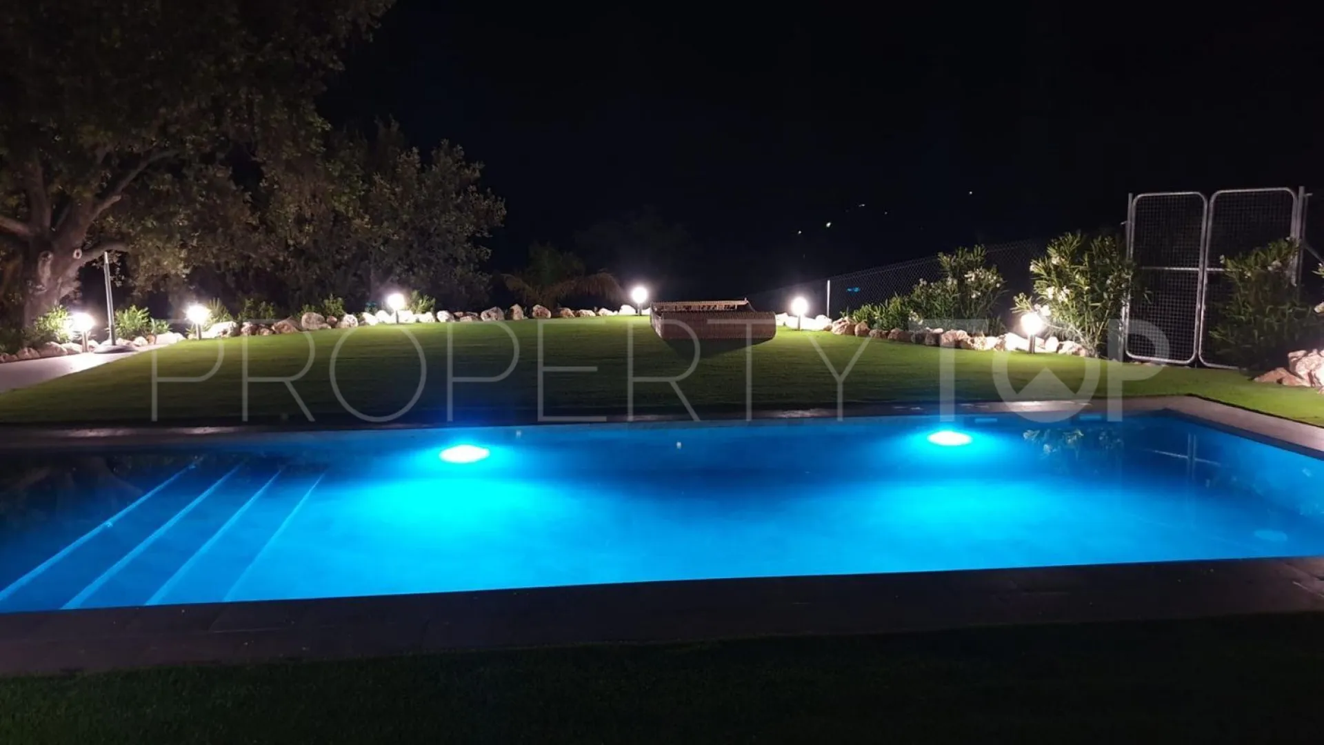 For sale 2 bedrooms country house in Coin