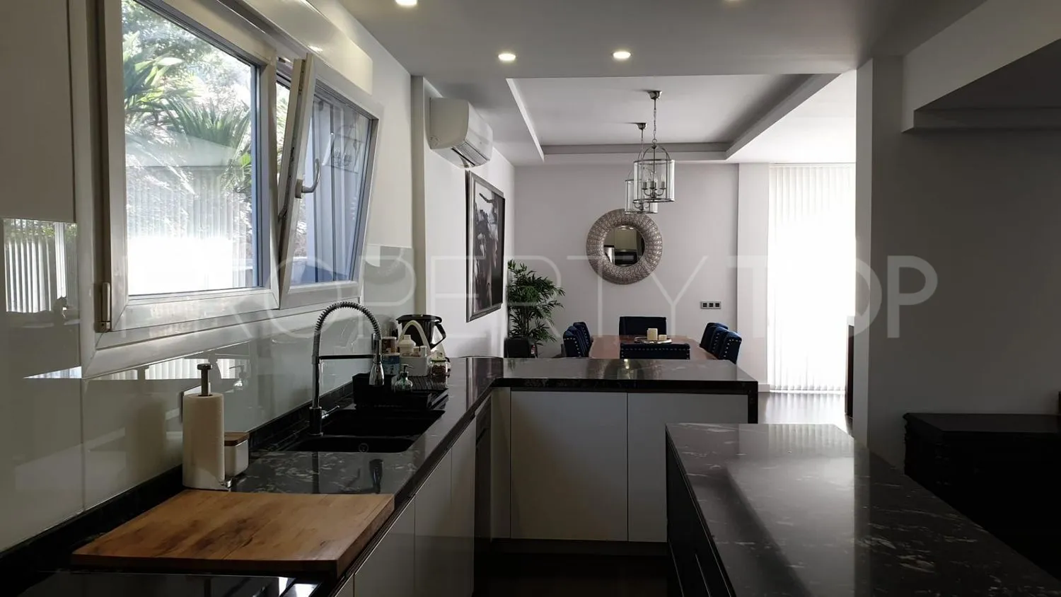 For sale 2 bedrooms country house in Coin