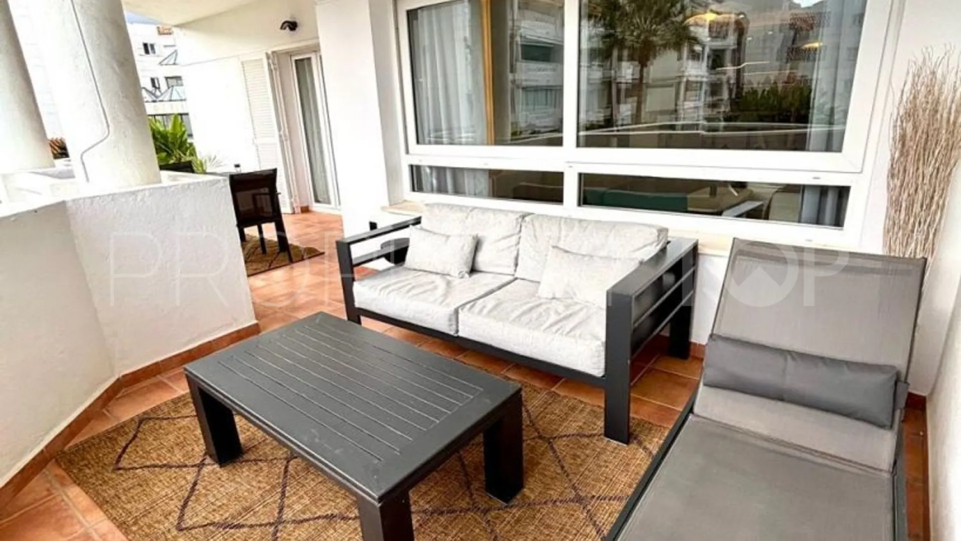Flat with 1 bedroom for sale in Marbella - Puerto Banus