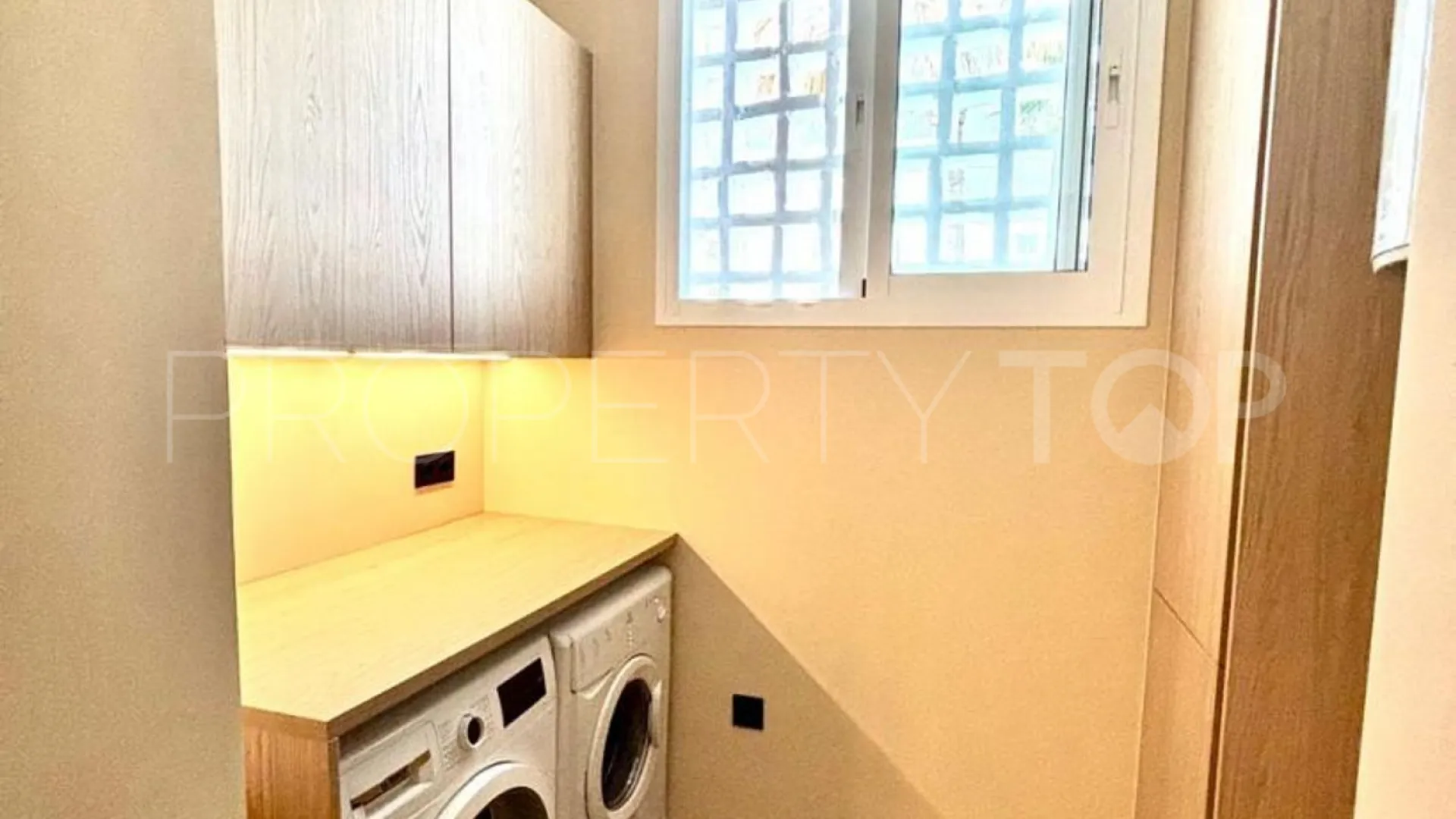 Flat with 1 bedroom for sale in Marbella - Puerto Banus