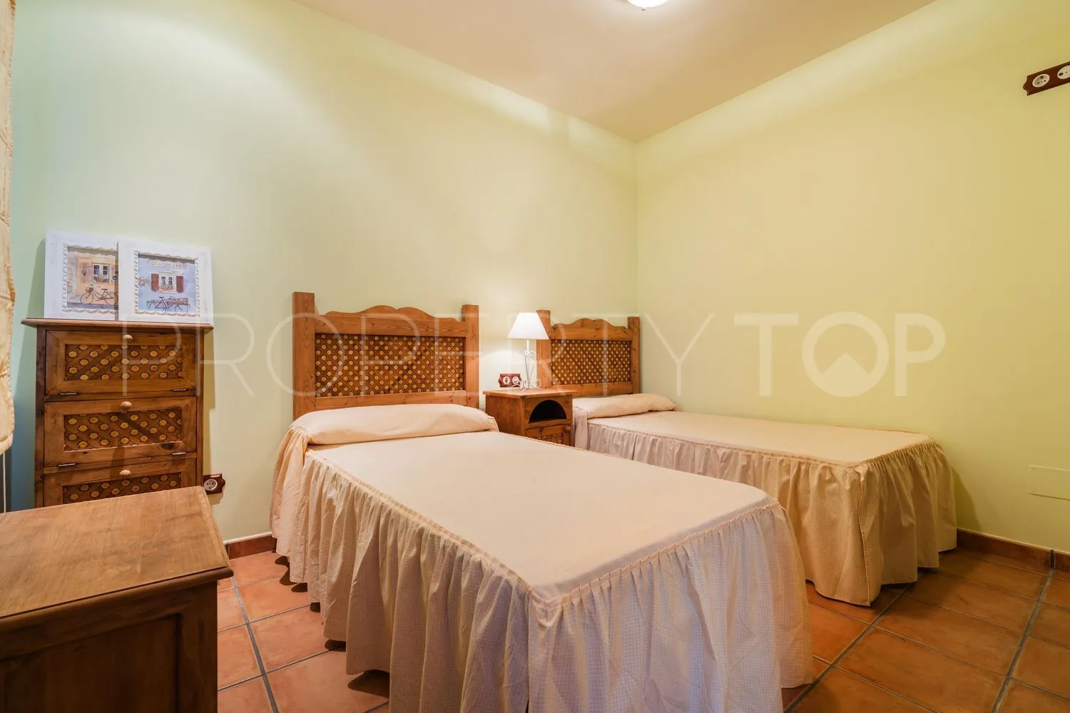 Casa en venta con 4 dormitorios en Istan