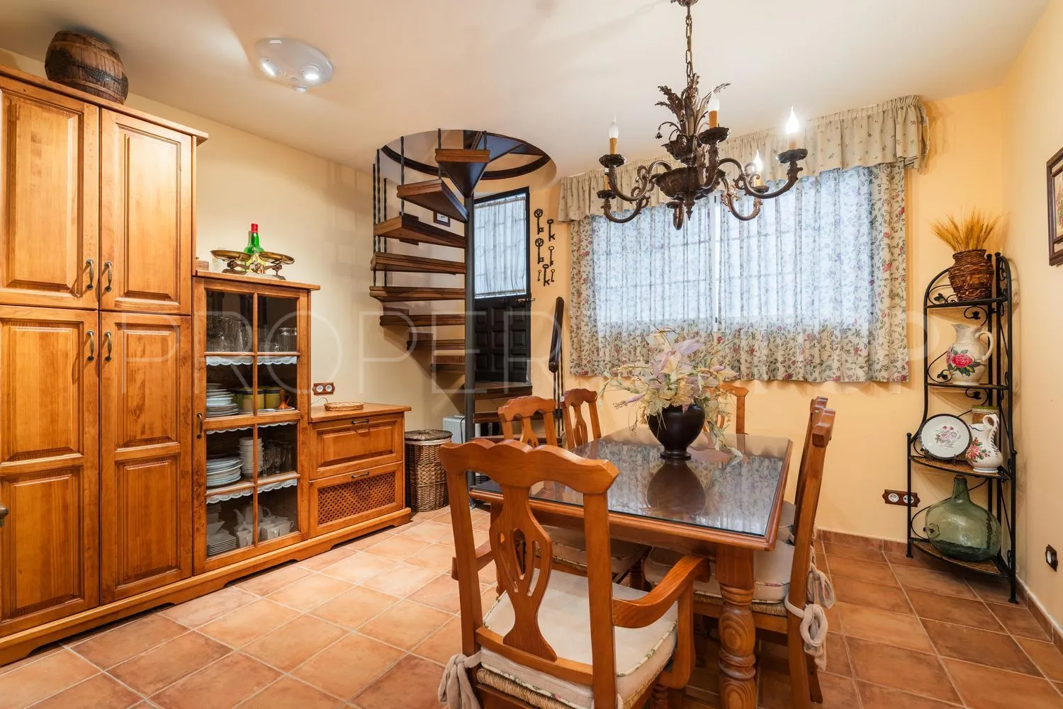 Casa en venta con 4 dormitorios en Istan