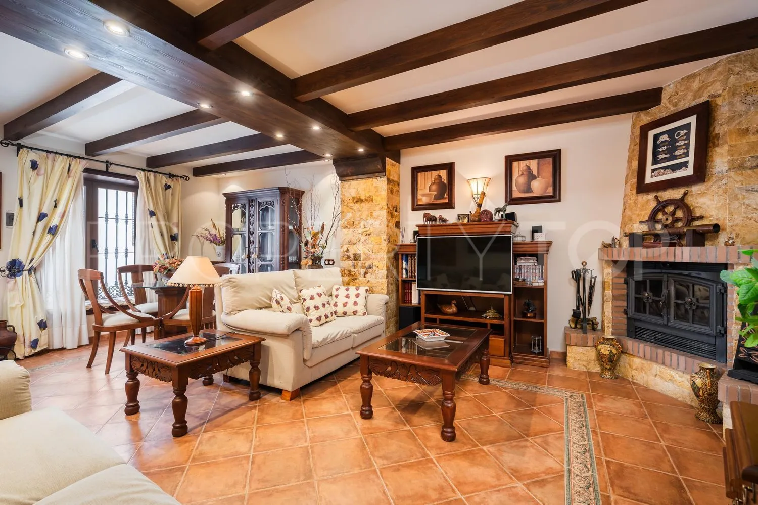 Casa en venta con 4 dormitorios en Istan