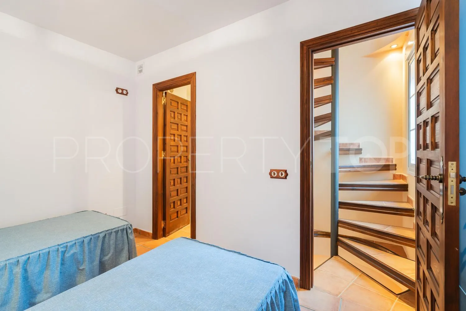 Casa en venta con 4 dormitorios en Istan