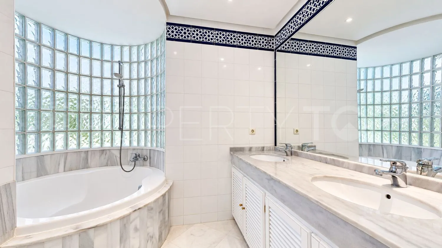 Comprar piso de 2 dormitorios en La Mairena