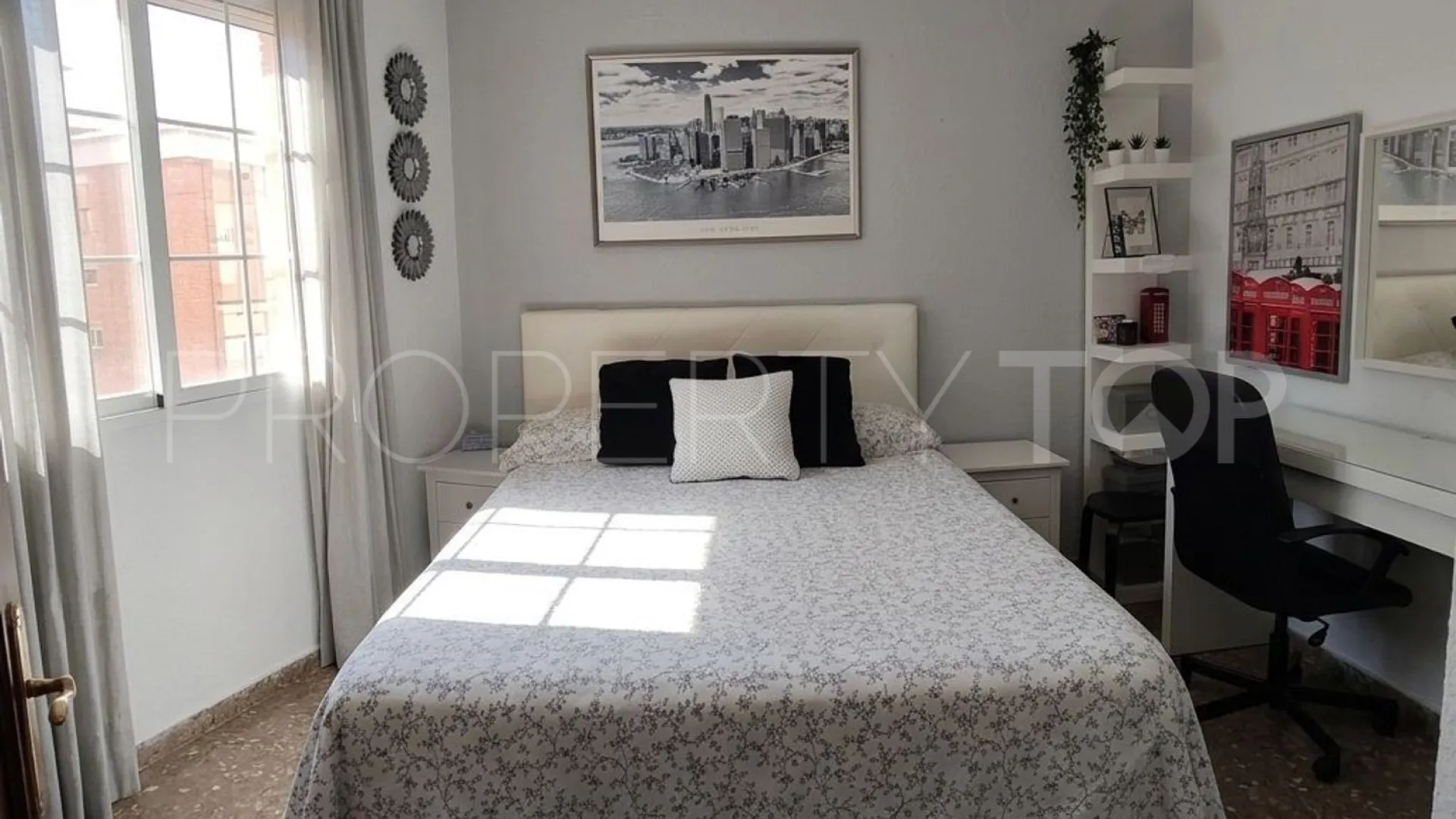 Piso con 4 dormitorios en venta en Malaga - Ciudad Jardín