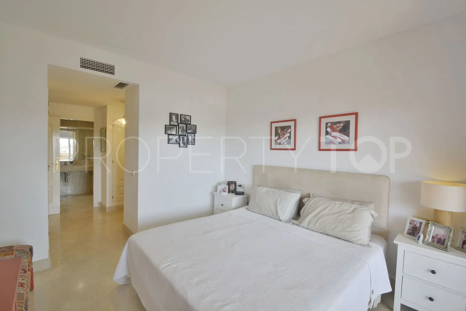 Flat for sale in Hacienda Elviria