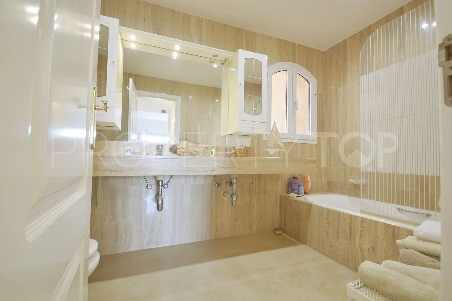 Flat for sale in Hacienda Elviria