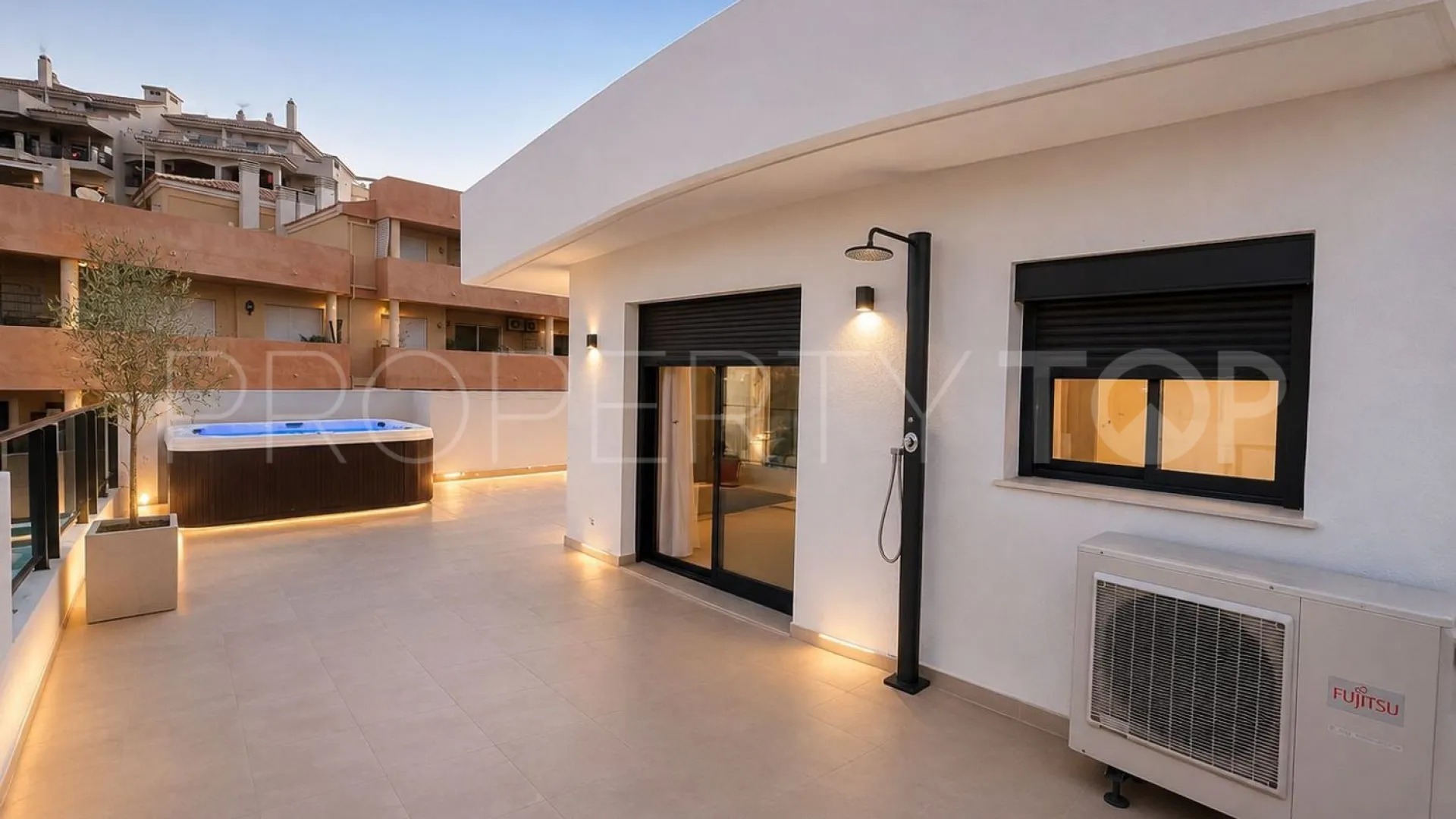 Se vende Ático de 2 dormitorios en Riviera del Sol