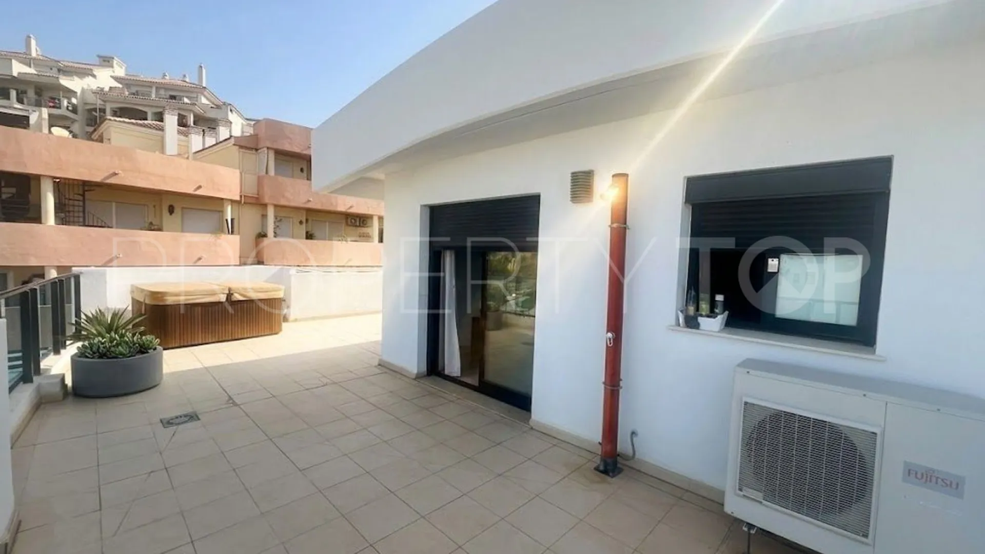 Se vende Ático de 2 dormitorios en Riviera del Sol