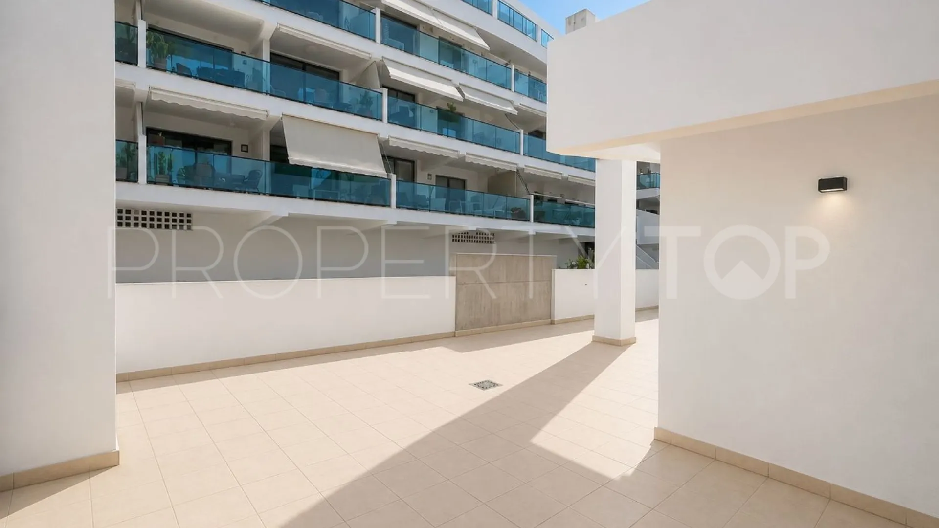 Se vende Ático de 2 dormitorios en Riviera del Sol