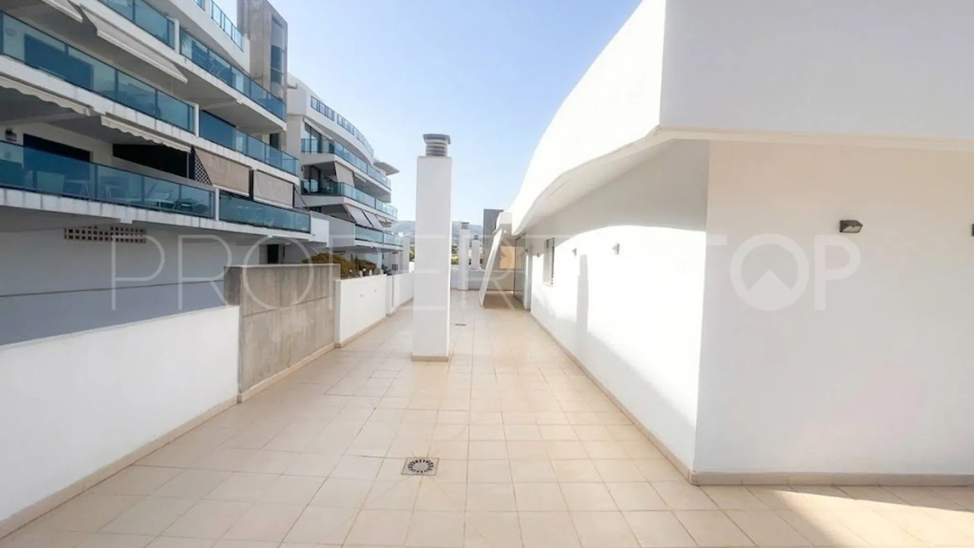 Se vende Ático de 2 dormitorios en Riviera del Sol