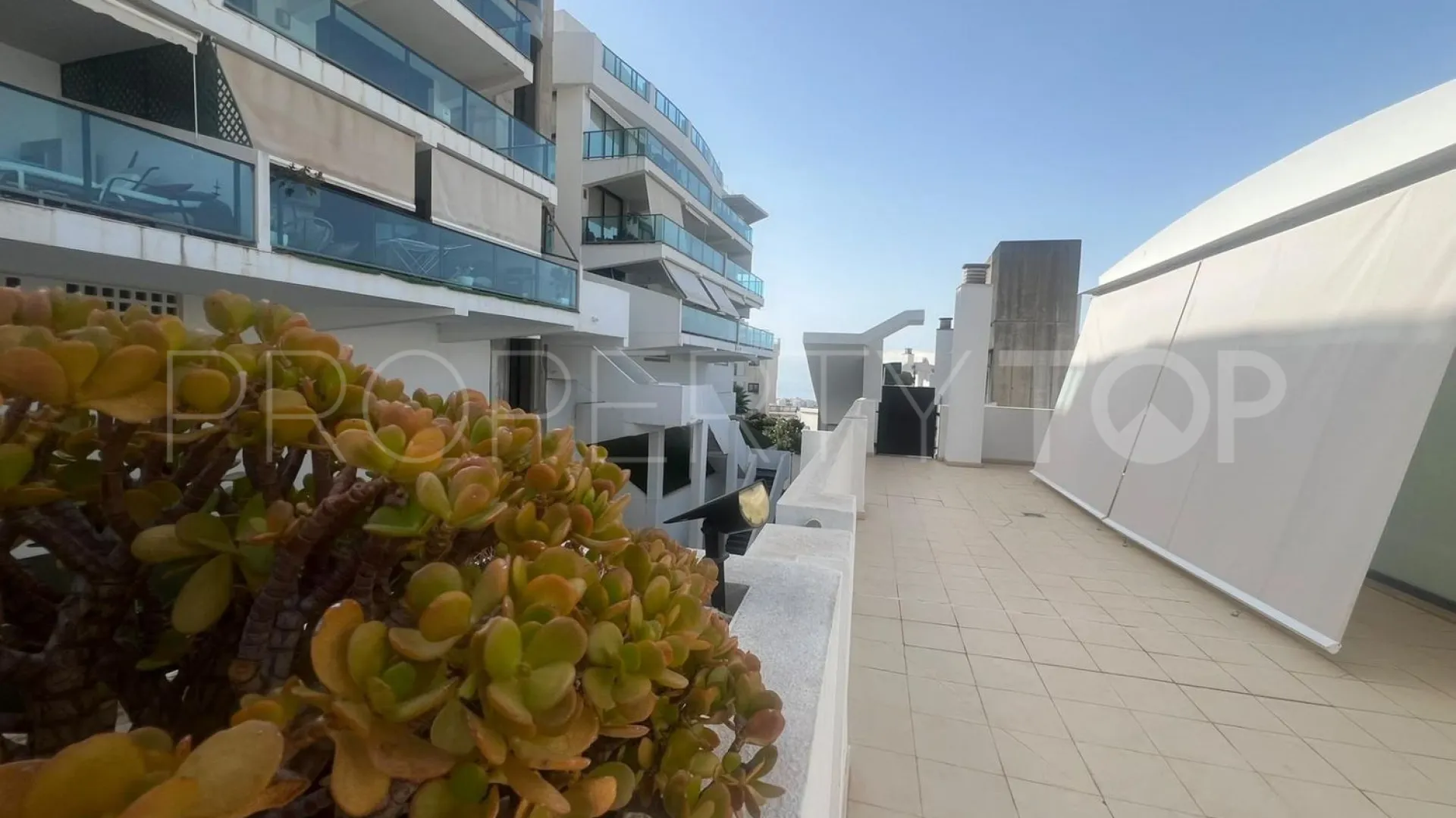 Se vende Ático de 2 dormitorios en Riviera del Sol
