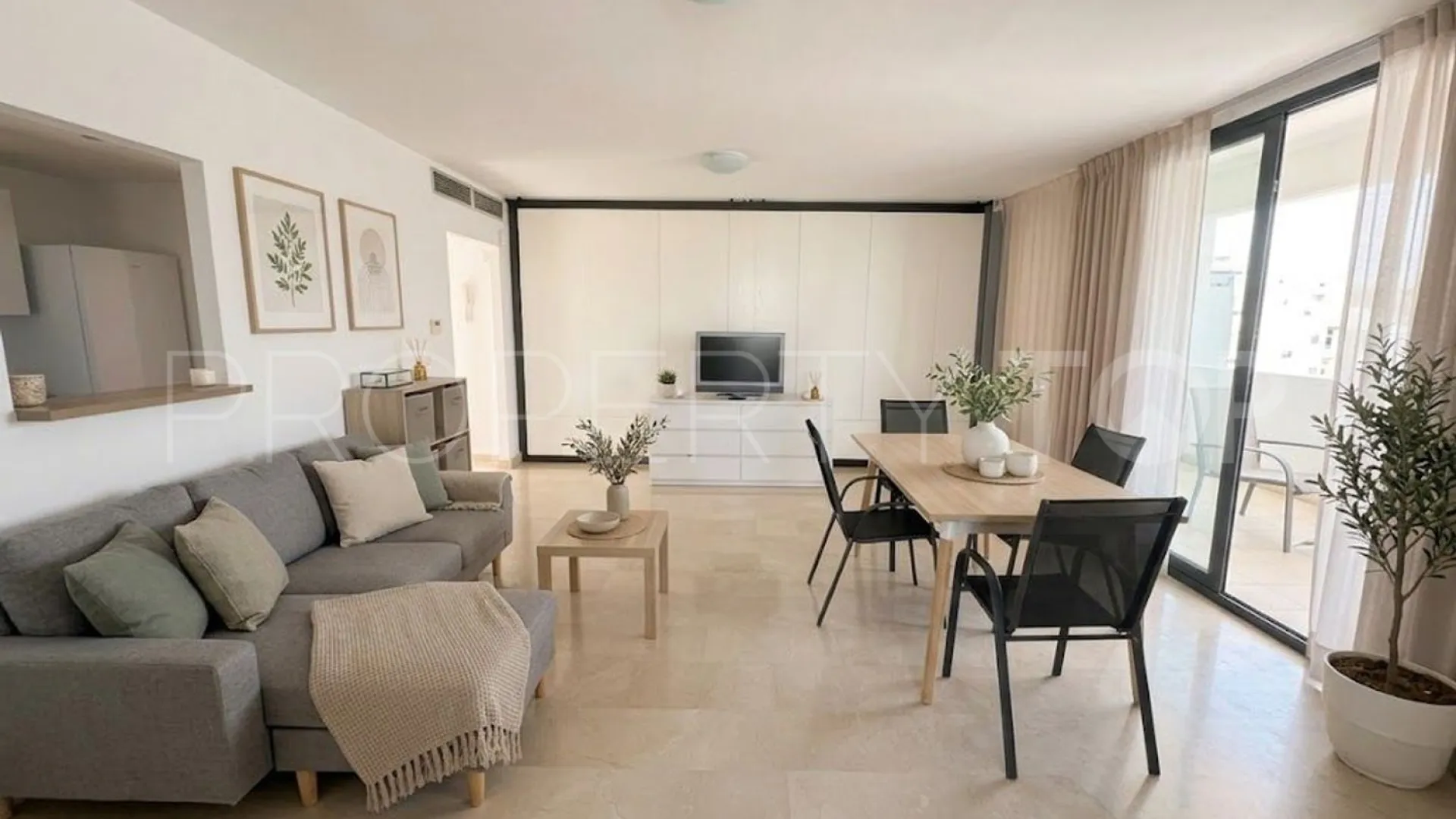 Se vende Ático de 2 dormitorios en Riviera del Sol