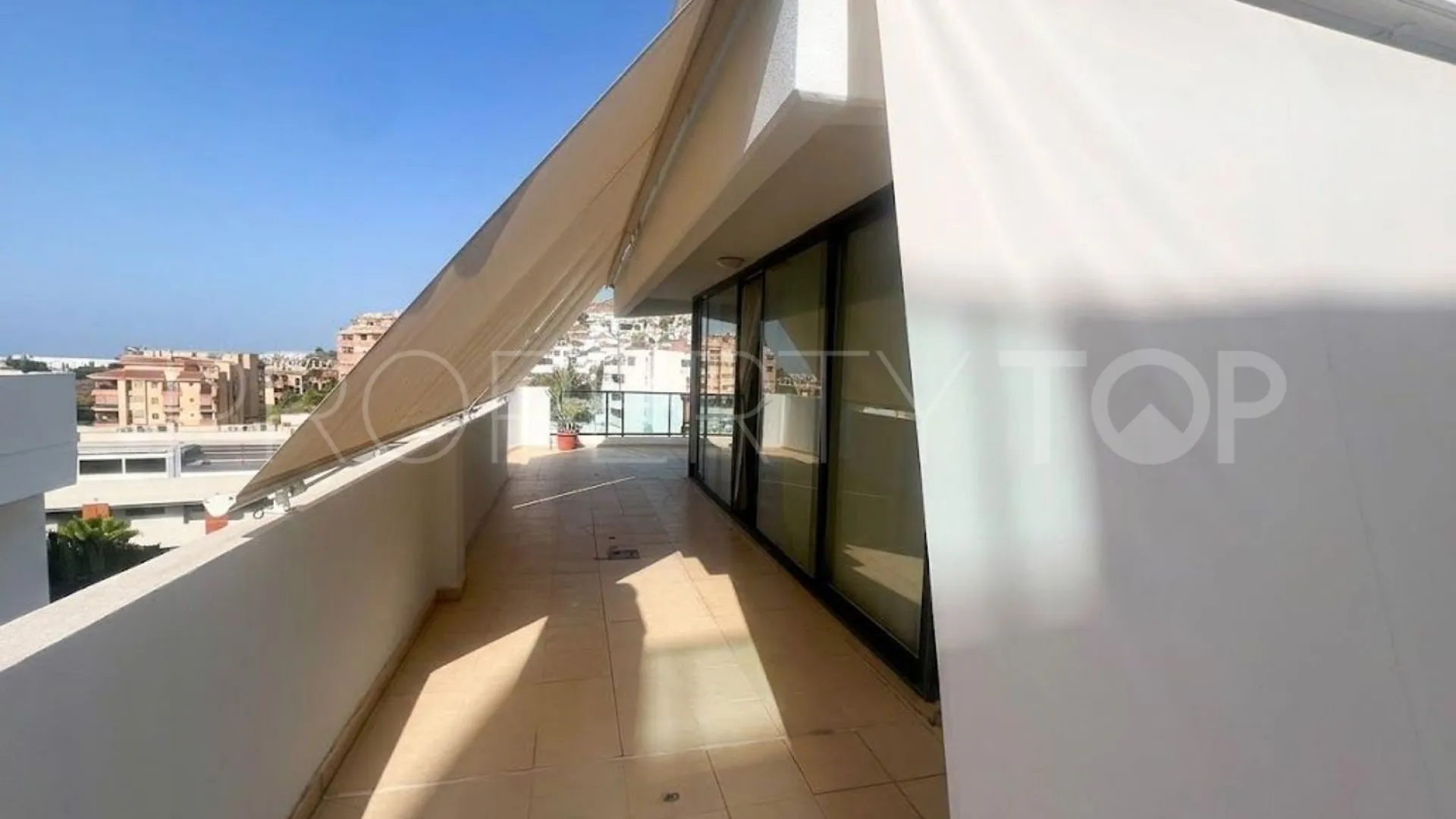 Se vende Ático de 2 dormitorios en Riviera del Sol