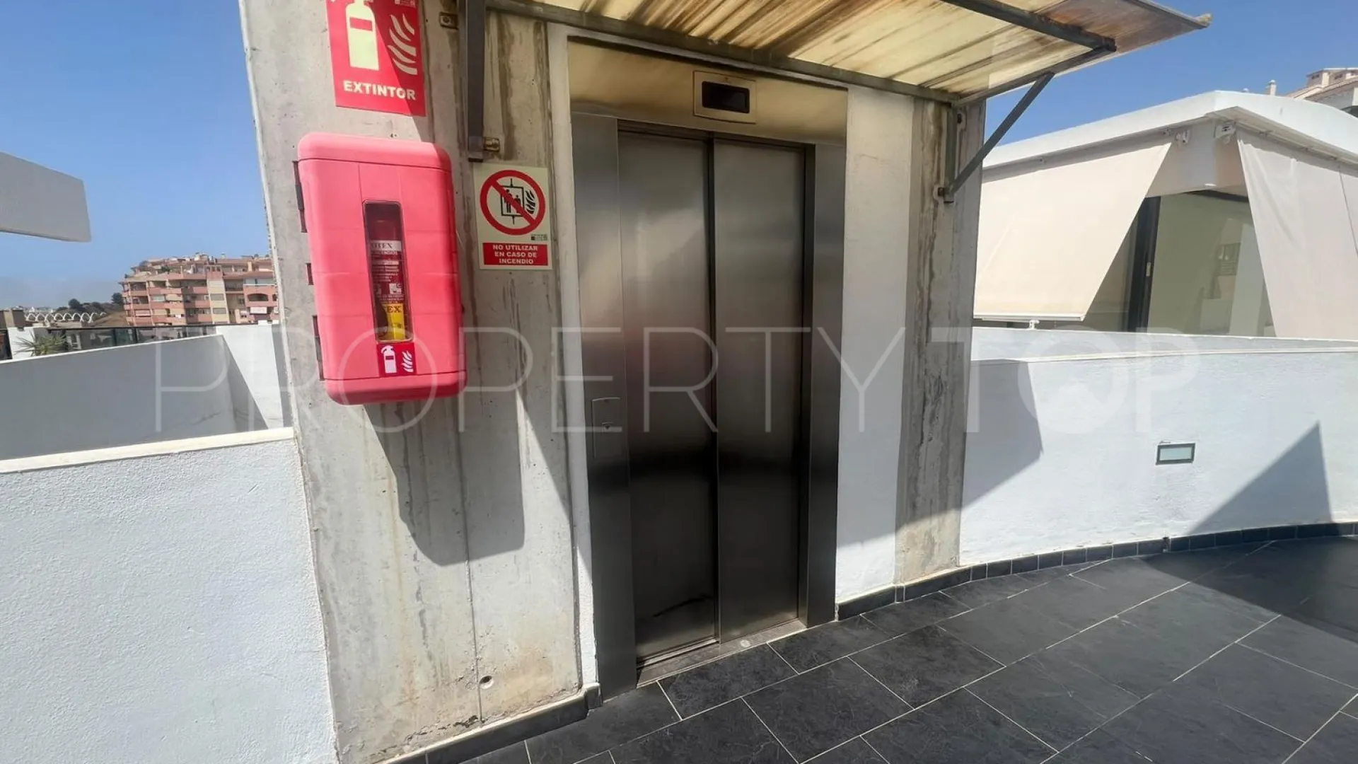 Se vende Ático de 2 dormitorios en Riviera del Sol