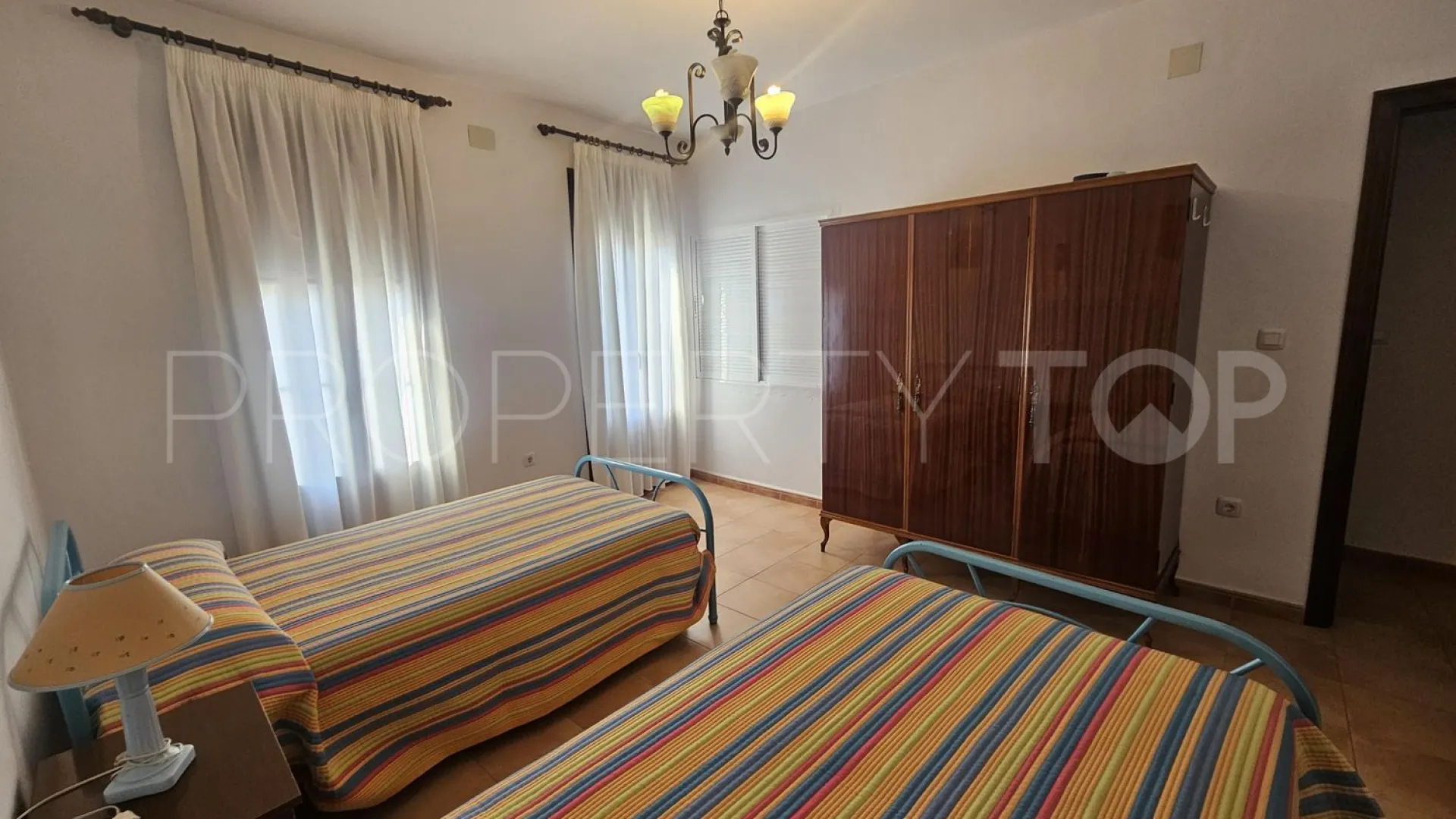 Serrato, casa con 4 dormitorios en venta