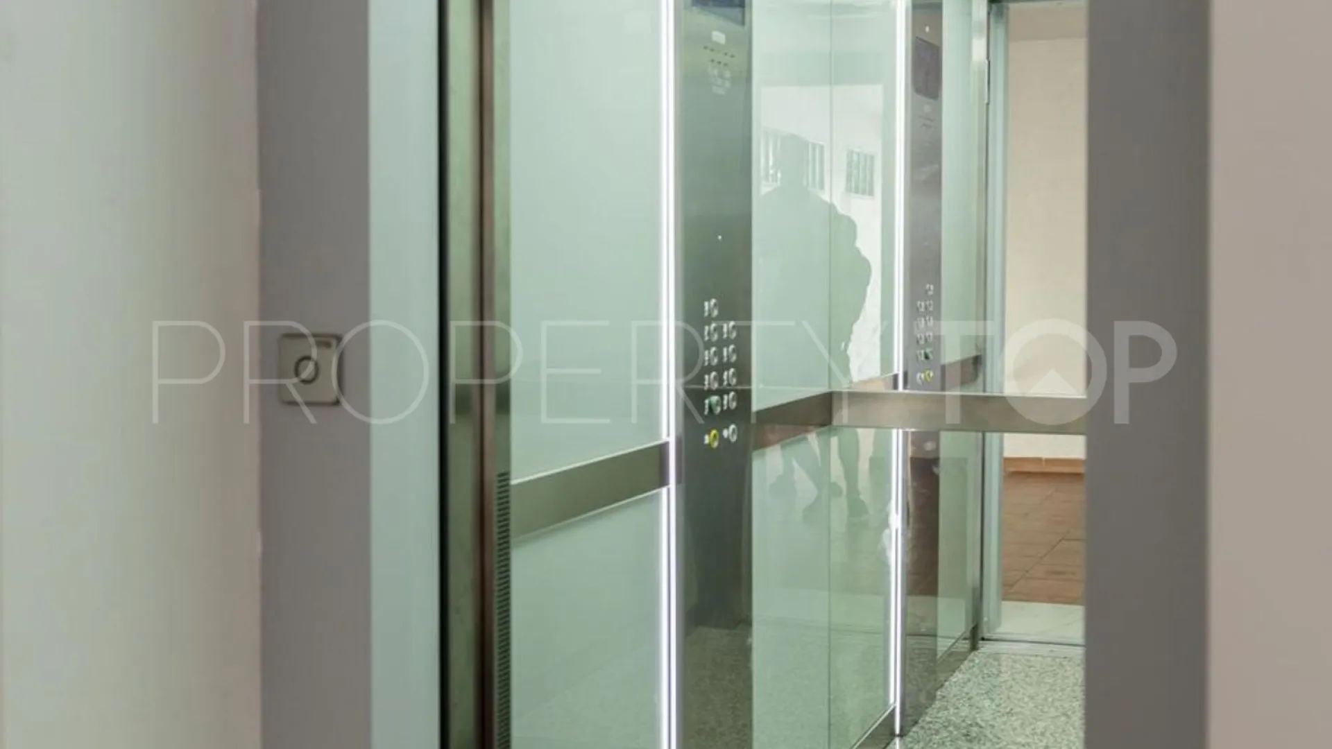 For sale flat in Puerto Marina with 2 bedrooms