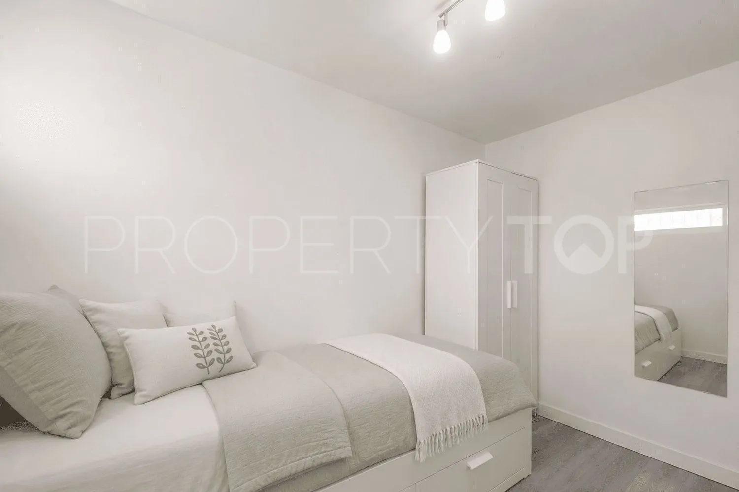 For sale flat in Puerto Marina with 2 bedrooms