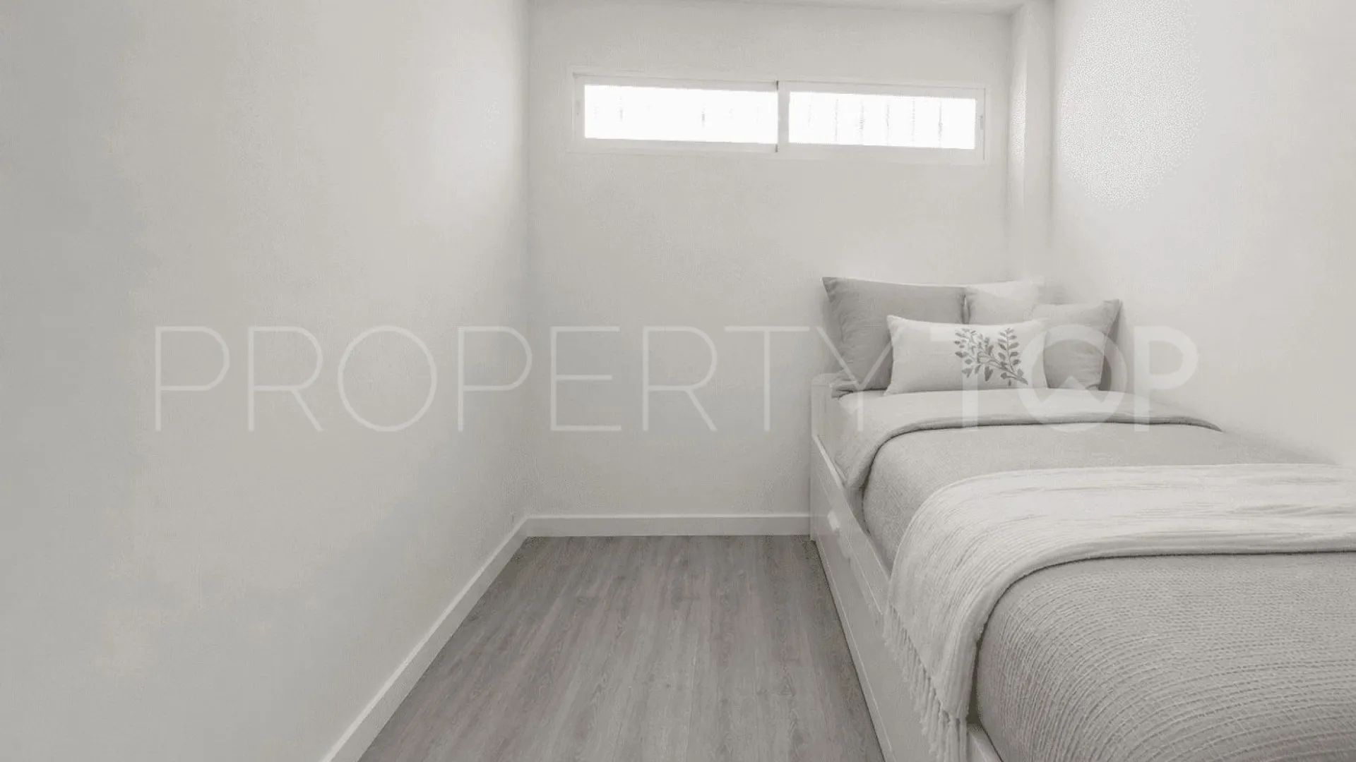 For sale flat in Puerto Marina with 2 bedrooms