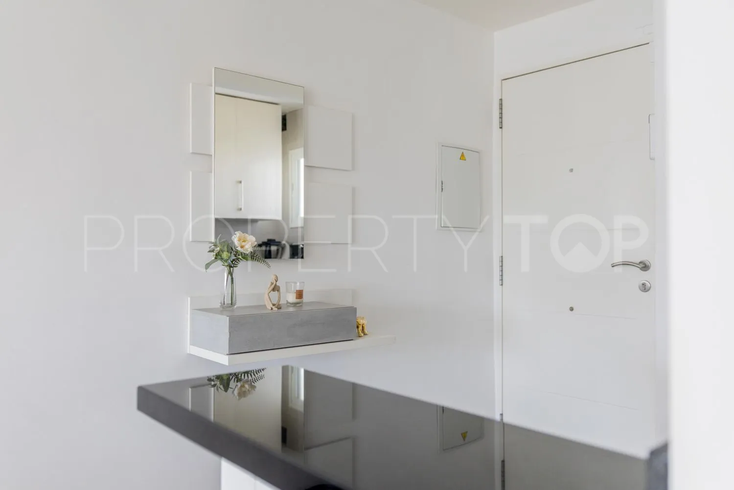 For sale flat in Puerto Marina with 2 bedrooms