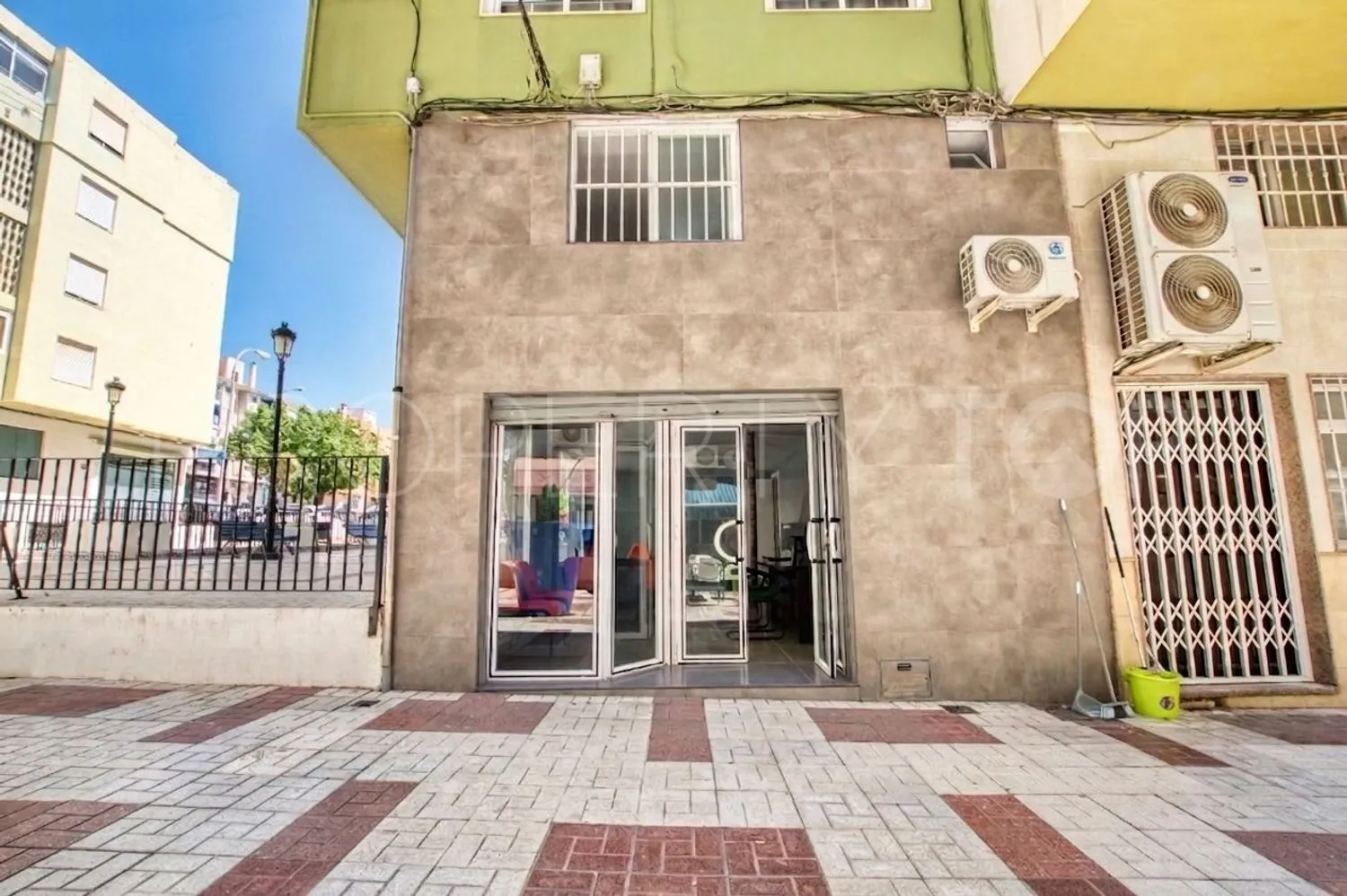 Commercial premises in Hispanidad - Vivar Téllez for sale