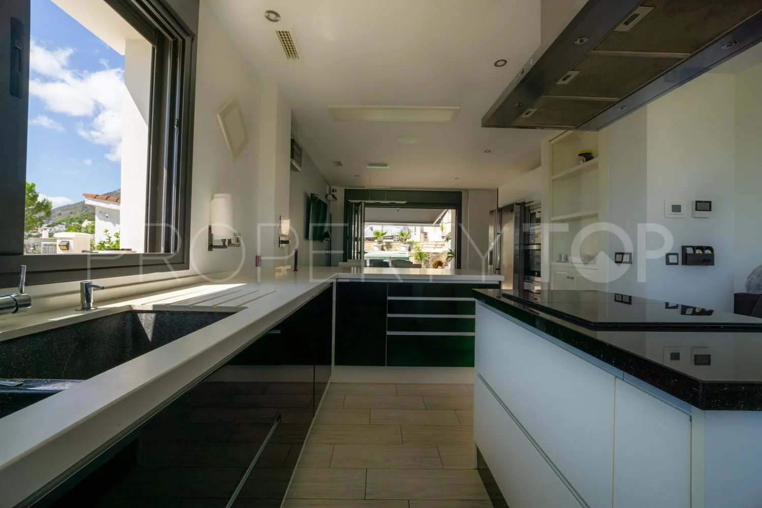 3 bedrooms house in Casarabonela for sale