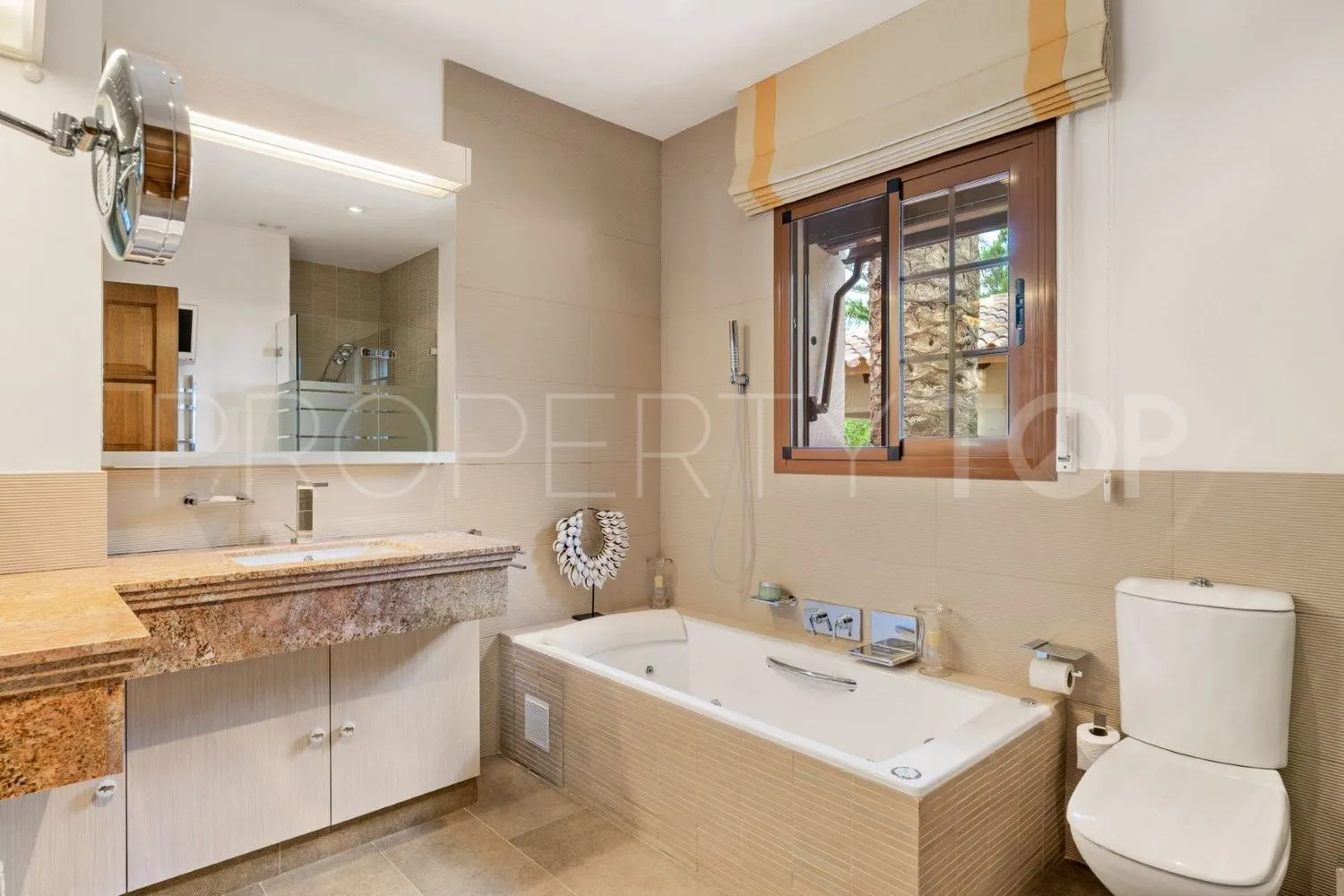 Comprar casa de 9 dormitorios en Ojen