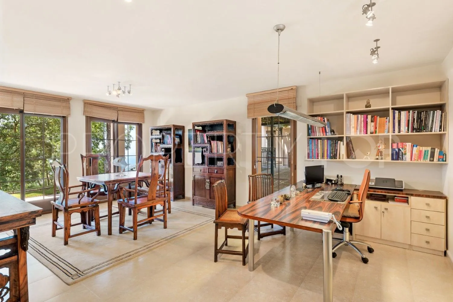 Comprar casa de 9 dormitorios en Ojen