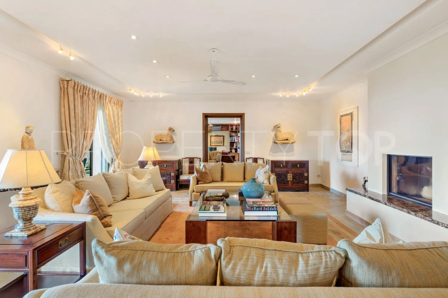Comprar casa de 9 dormitorios en Ojen