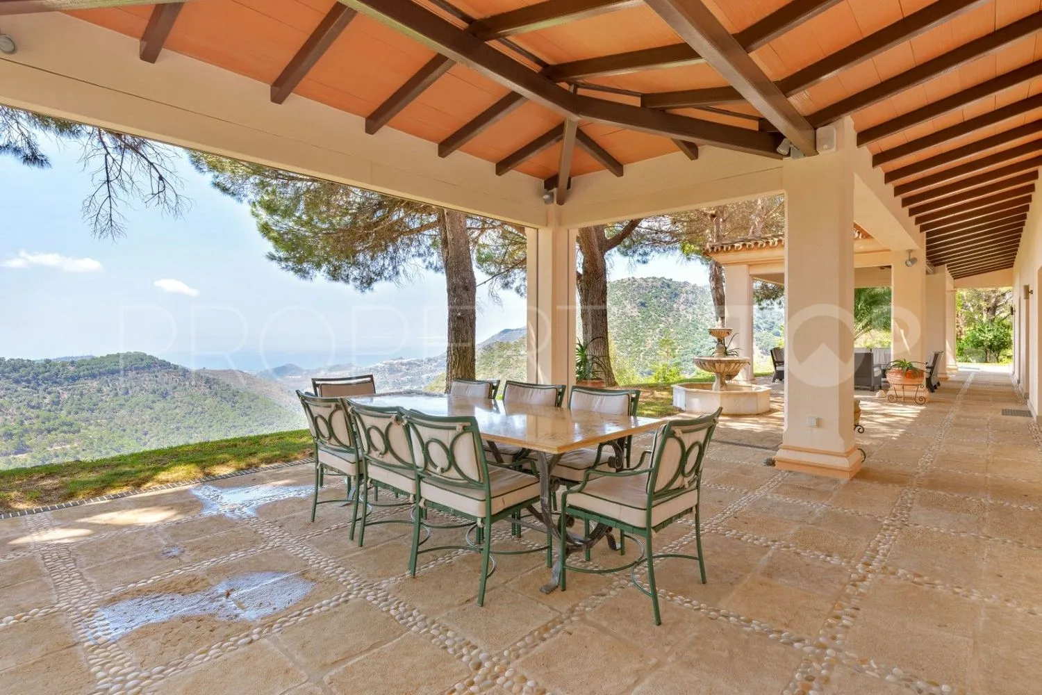 Comprar casa de 9 dormitorios en Ojen