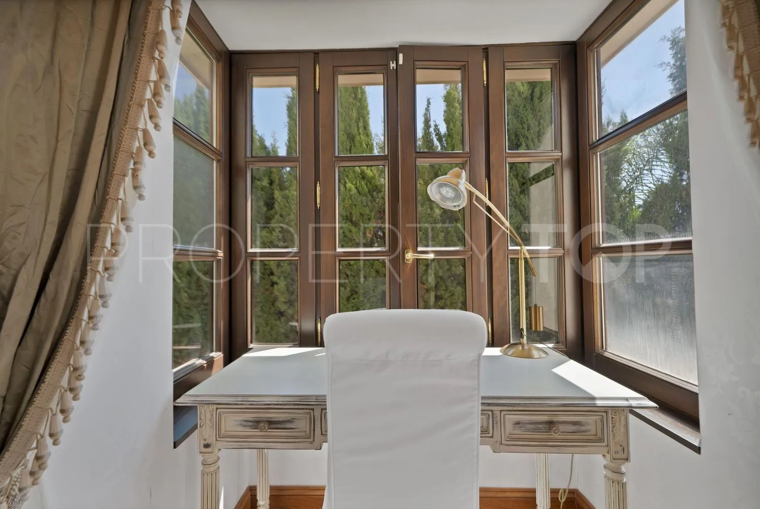 Casa en venta en Las Lomas del Marbella Club con 5 dormitorios