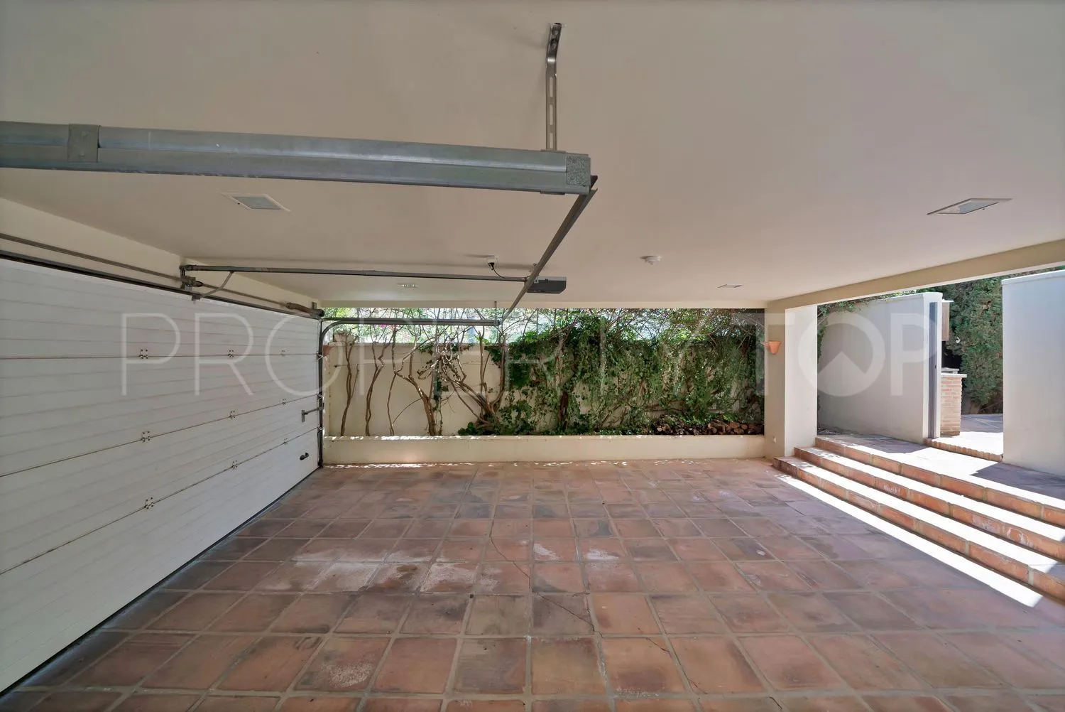 Casa en venta en Las Lomas del Marbella Club con 5 dormitorios