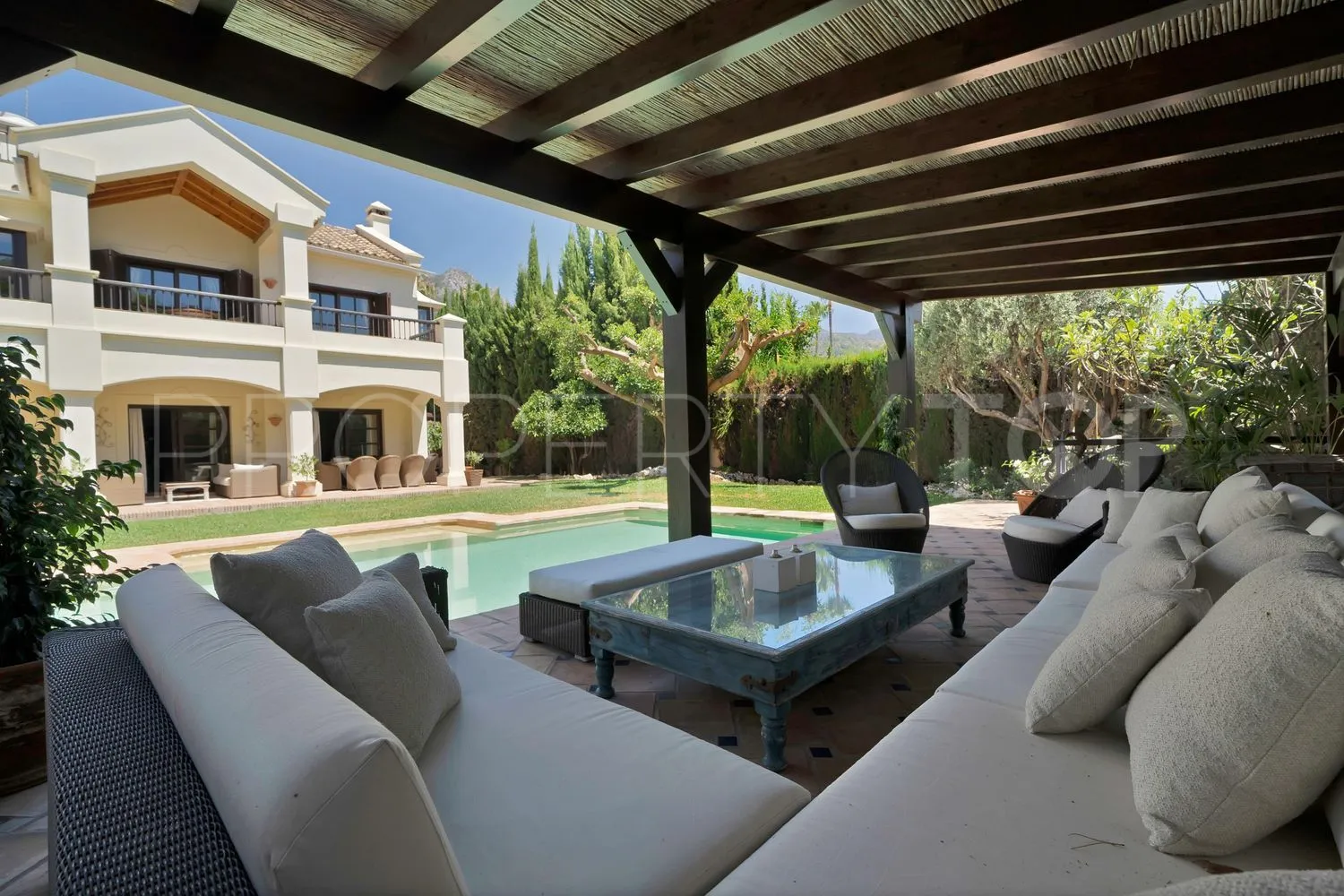 Casa en venta en Las Lomas del Marbella Club con 5 dormitorios