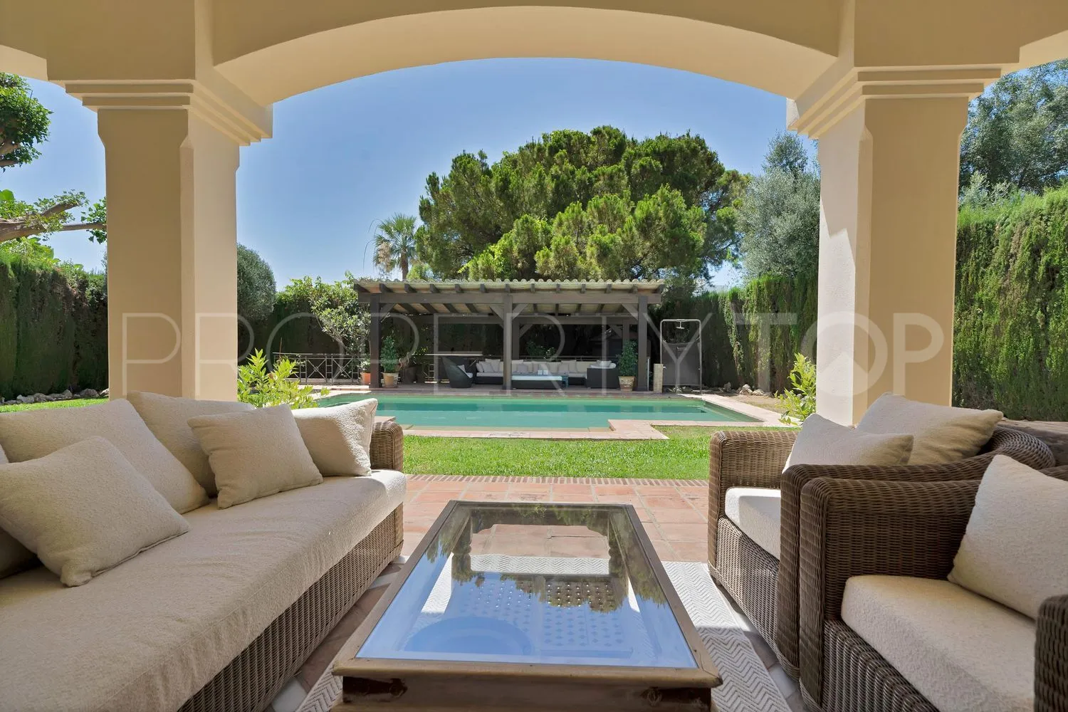 Casa en venta en Las Lomas del Marbella Club con 5 dormitorios