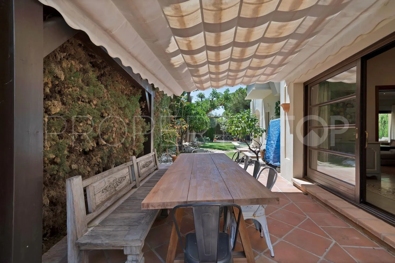Casa en venta en Las Lomas del Marbella Club con 5 dormitorios