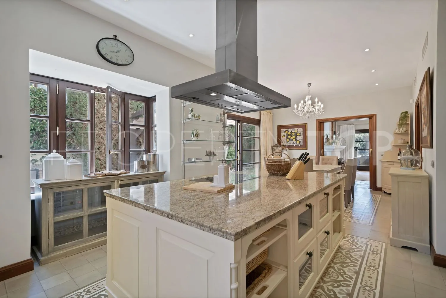 Casa en venta en Las Lomas del Marbella Club con 5 dormitorios