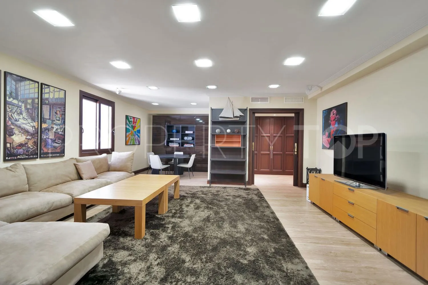 Casa en venta en Las Lomas del Marbella Club con 5 dormitorios
