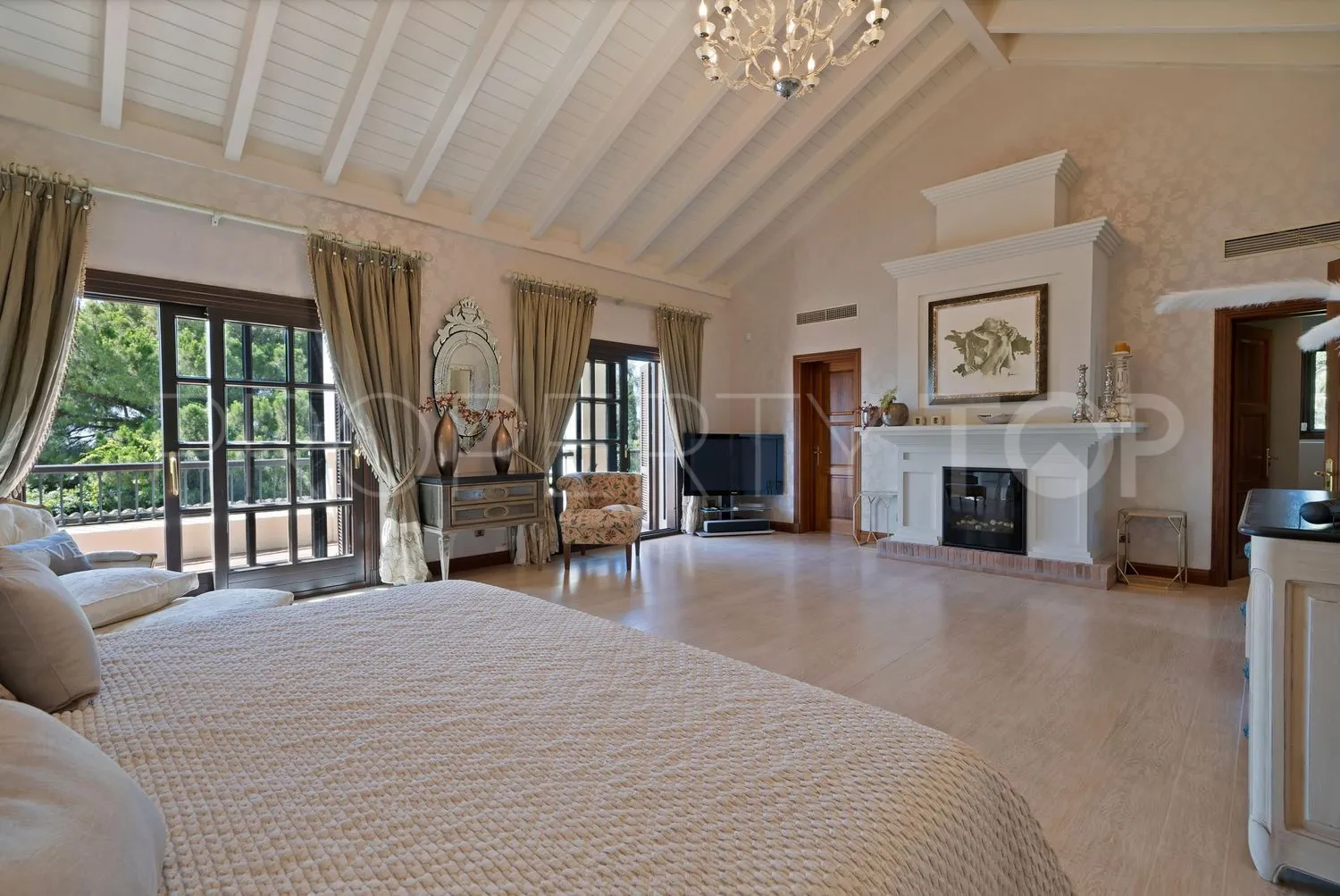 Casa en venta en Las Lomas del Marbella Club con 5 dormitorios