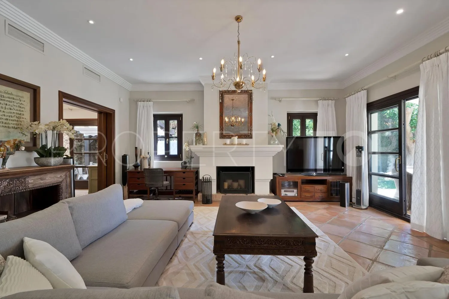Casa en venta en Las Lomas del Marbella Club con 5 dormitorios