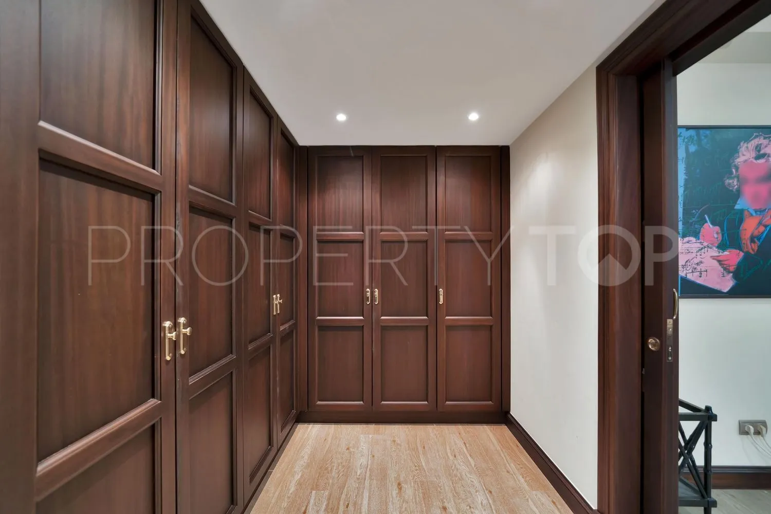 Casa en venta en Las Lomas del Marbella Club con 5 dormitorios