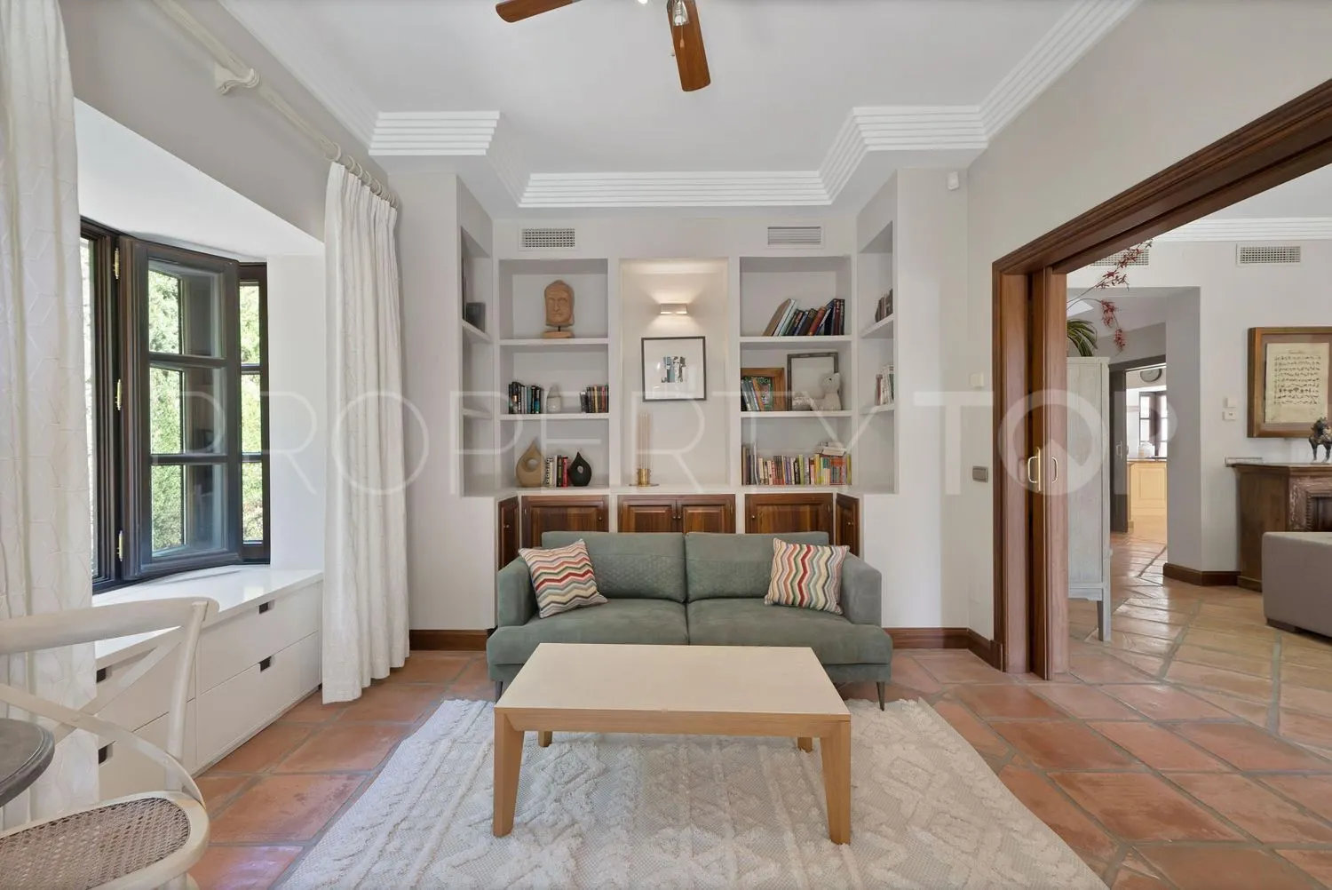 Casa en venta en Las Lomas del Marbella Club con 5 dormitorios