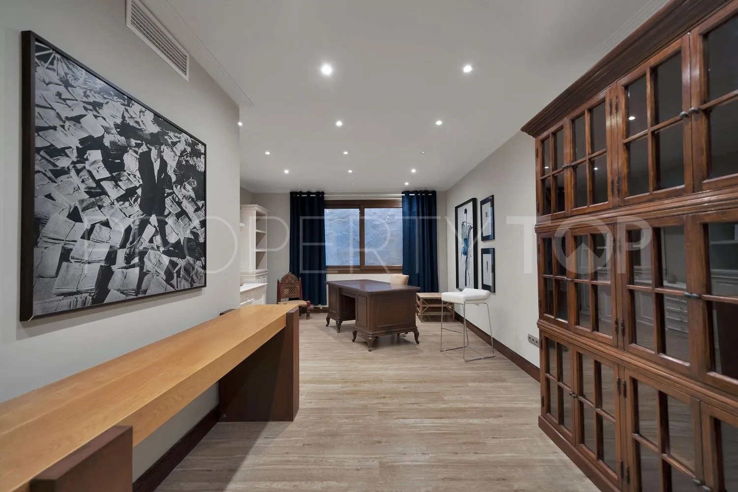 Casa en venta en Las Lomas del Marbella Club con 5 dormitorios